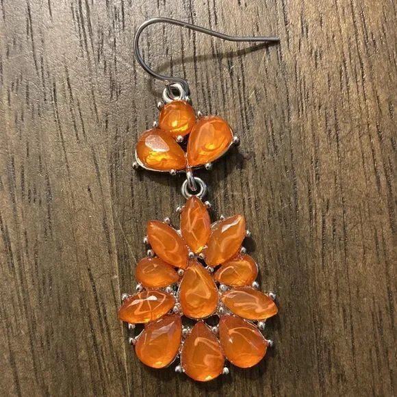 Vintage Avon Chandelier Silver tone Earrings with Faceted Orange Gem Stones. - Picture 2 of 3